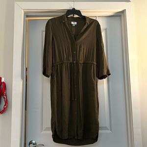 Green Old Navy button up dress